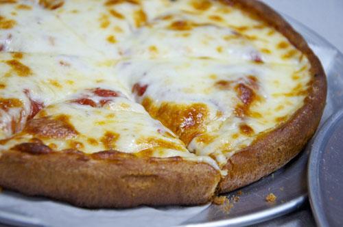 tbhimhungry's tweet photo. Deep dish pizza http://t.co/uTRost3UTN