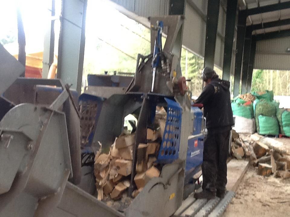 WoodFuelBarn's tweet photo. We're keeping busy here at WoodFuelBarn. Logs logs and even more logs! http://t.co/UPvdhI054P