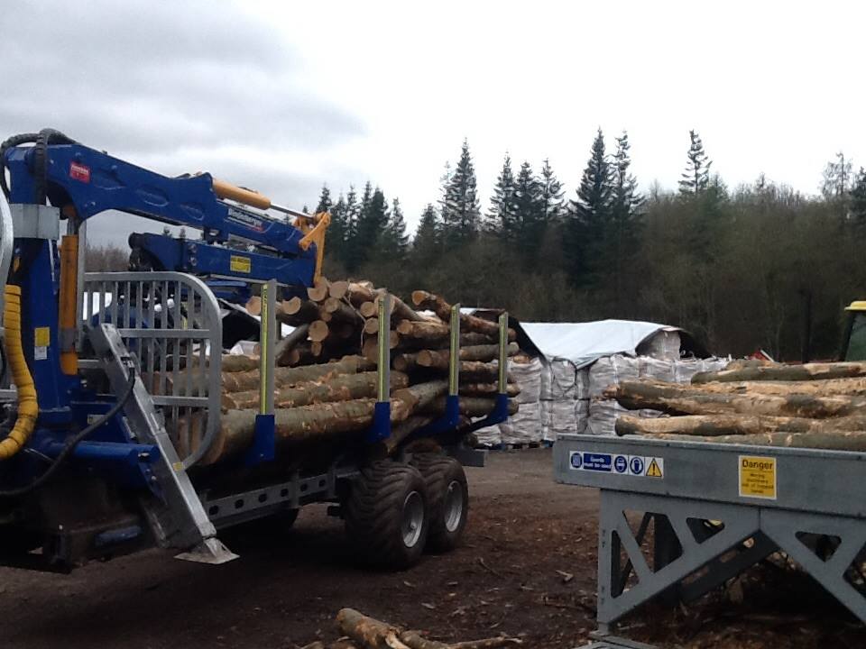 WoodFuelBarn's tweet photo. We're keeping busy here at WoodFuelBarn. Logs logs and even more logs! http://t.co/UPvdhI054P