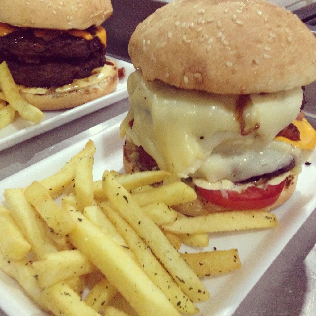 pizzaburgercorp's tweet photo. Nuestra consentida doble carne . Big Boy Full sabor http://t.co/vsDIIQDFYZ