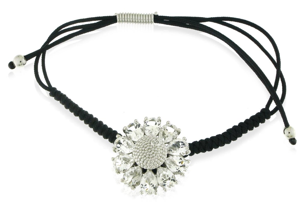 Gemma necklace: the simplicity of a genuine flower and the whiteness of the purest topaz, to brighten your evening