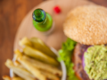 TabascoSA's tweet photo. Lunch time is burger time, give your patty a dash of #Tabasco and save us a bite #NomNom http://t.co/vGcNXxsw81