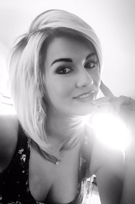 Killing it with a natural look today* Short hair don't care! http://t.co/h0gBFbCTR6<a href="/tag/letsgo"class="tags"><span>#letsgo</span></a><a href="/tag/mondaymotivation"class="tags"><span>#mondaymotivation</span></a>