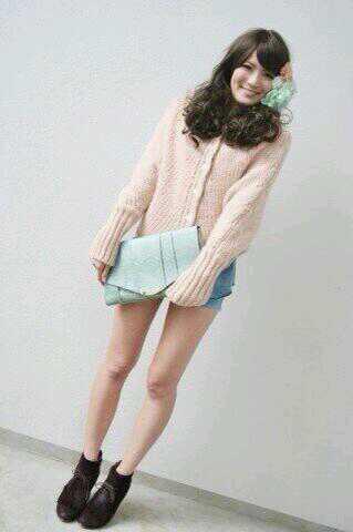 最新版 15流行コーデ 春色ニットをコーデに投入するだけで 季節感をグッと盛り上げてくれます ゆるニットにはショーパンを合わせるのがオススメ Http T Co 4uelqubpdx Twitter