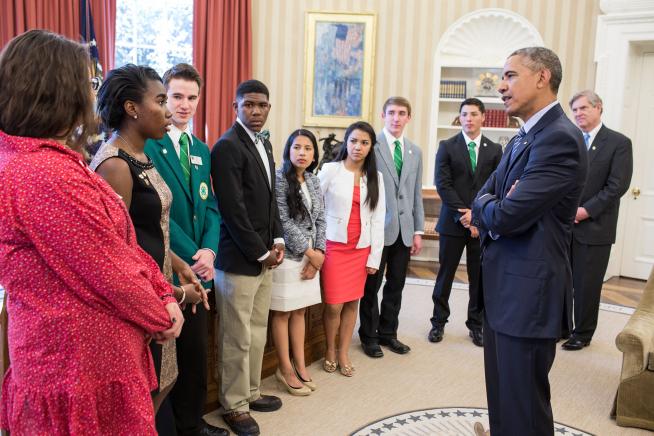 USDA_NIFA's tweet photo. #N4HC15 delegates made the @WhiteHouse photo of the day with #POTUS! https://t.co/oj2SCgx97o (Photo by Pete Souza) http://t.co/g7ihzlmpMj
