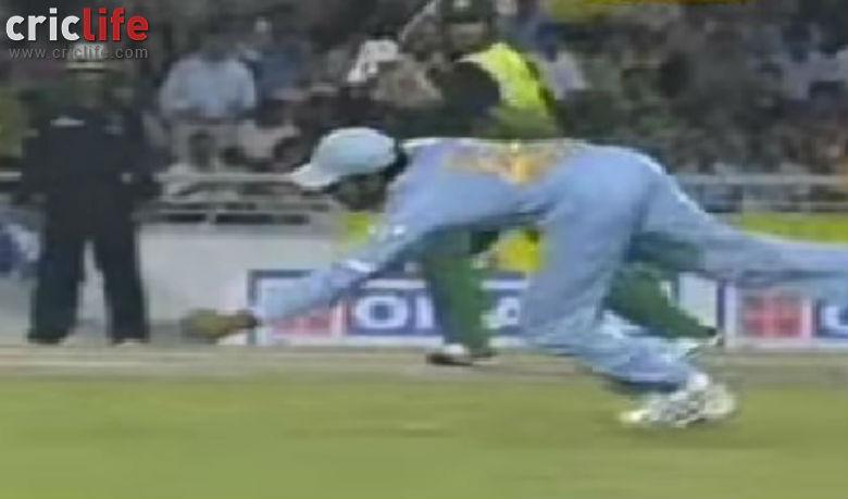 TheCriclife's tweet image. .@ImRo45 incredible athleticism at cover point sends #SalmanButt back
#ClassicCatch #Criclife
bit.ly/1CJDlaK