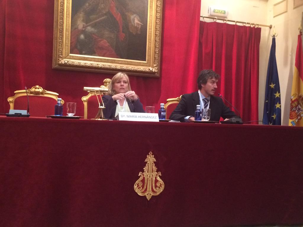 cumplen_asoc's tweet photo. Y como no, de la ponencia de María Hernández, socia de @Eversheds y miembro de la Junta de @cumplen_asoc. #Compliance http://t.co/0EPRk7gjtT