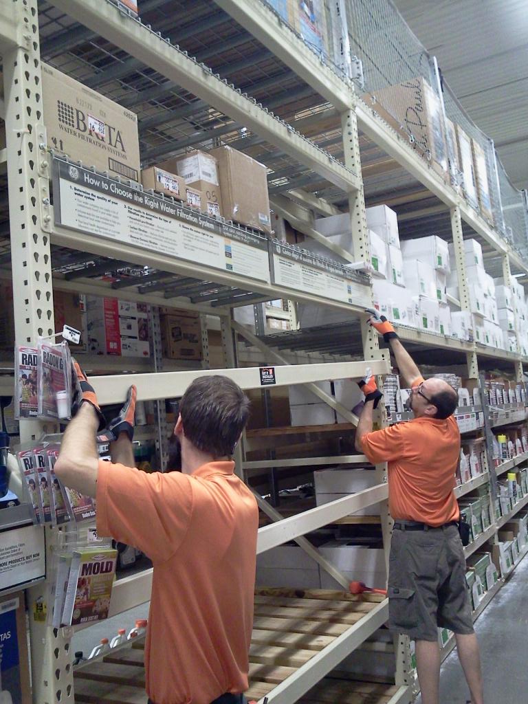Carl and Tim working safe because they communicate during beam movement <a href="/KTedderMET/">Kari Tedder</a> <a href="/THDSafetyChris/">Chris Courtney</a>