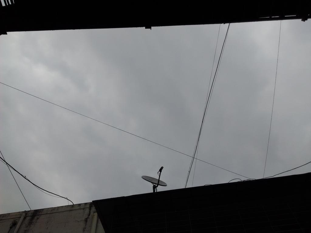 UlhasnagarCity's tweet photo. And our cities 1st tweet is beautiful weather here and its raining since 2 hours @UlhasnagarCity #Ulhasnagar http://t.co/B6wMiiH3VB