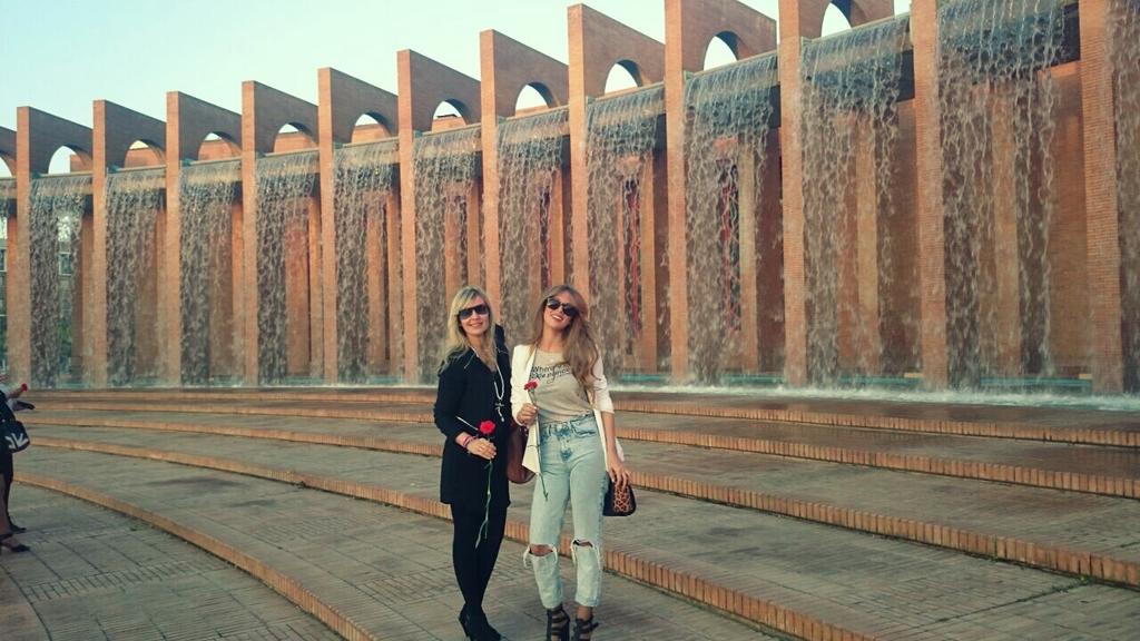 t_melani's tweet photo. tarde de gemelas http://t.co/p8VRyjzdtL