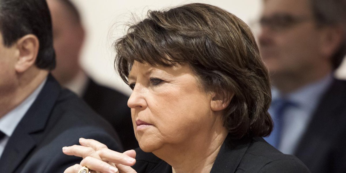 Europe1's tweet image. Amiante : Martine Aubry mise définitivement hors de cause bit.ly/1EyH4Oh