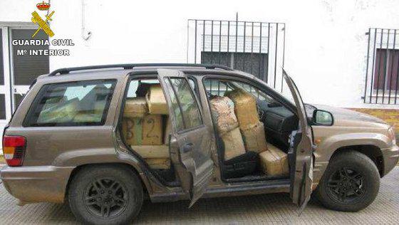 huelva_info's tweet photo. #huelva #islacristina Detenido cuando transportaba 1.220 kilos de hachís en su vehículo. http://t.co/hJ1EGJR8T5 http://t.co/eYxJKVdiFo