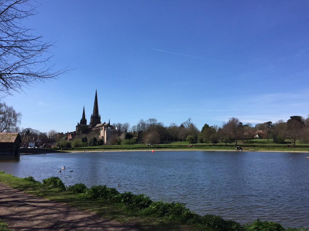 al3xdm's tweet photo. Pretty decent view for a lunchtime break at work http://t.co/FVgJCMDzGo