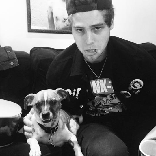 Czech5SOS's tweet photo. "conanscoops: ‘The Conan’ luke_is_a_penguin #twinning #CaptainUnderbiting #ConanScoops" http://t.co/0qDZKRuO3D