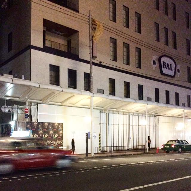 parasophiaPR's tweet photo. 河原町の京都BAL壁面のルイーズ・ローラーの展示と連貼りポスターがみれるのは20日まで!#parasophia #ppp_found http://t.co/ffh4lXoGvd