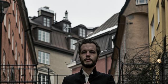 stereogum's tweet image. Hear the Tallest Man On Earth (@tallestman) go orchestral on the stunning "Dark Bird Is Home" bit.ly/1csEAWO