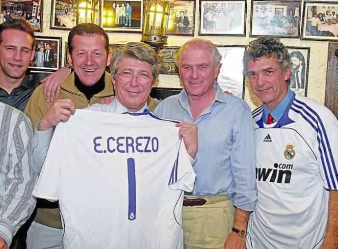 هذه الصورة اللي قصوها الكوليز علشان يصدقون كذبتهم ..

مع الشكر لهذا الأخ
( @A_RMC_q8 )

-