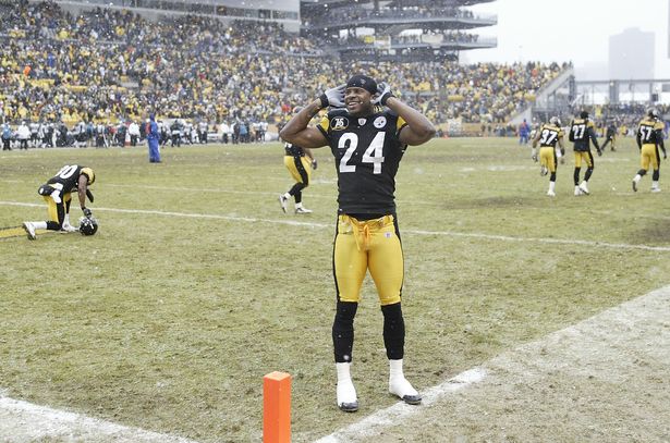 WPXI's tweet photo. BREAKING -- #Pittsburgh @Steelers CB Ike Taylor officially announces his retirement. http://t.co/k249faE2kD http://t.co/h6km1Y2XKR