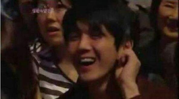 becauseyehet's tweet photo. it seems like blackhaired sehun went back in time to watch exo's concert http://t.co/lQPWNuGulM