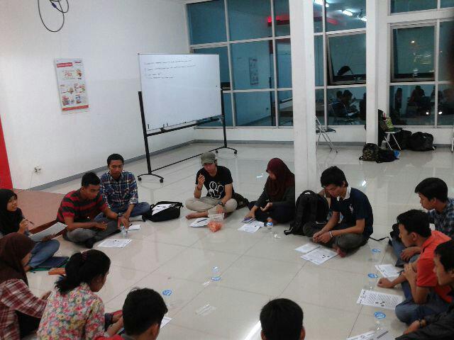 hmdpublik's tweet photo. Selamat malam Publikers! Ini dia kegiatan perdana Publik Discussion Forum dgn tema "strategi JaTeng menghadapi MEA" http://t.co/GZFwuaFi7D