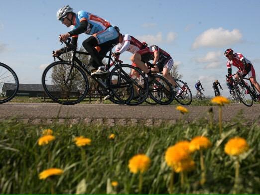WVSnits's tweet photo. Omloop Blauwhuis; zit al op 80 deelnemers, maar inschrijven kan nog!! http://t.co/yoLqO4YHci @wvottoebbens @DeIJsster http://t.co/mldsnoqoJ8