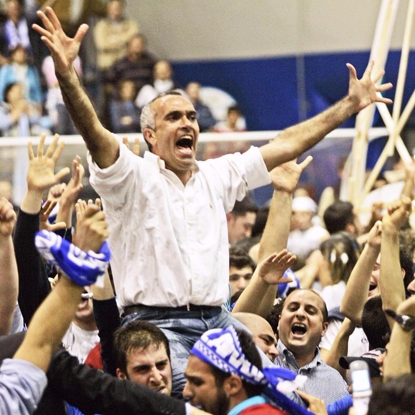 OrlandinaBasket's tweet photo. 14 aprile 2005: Orlandina vs Ferrara 85-68

A 10 anni dalla prima storica promozione la stessa passione di sempre. http://t.co/pV1IE299nr