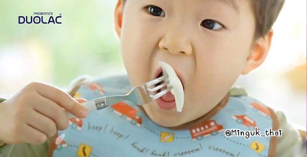 SongMinGukTH's tweet photo. พี่แทคนหล่อ ขนาดกินแรงงงงก็ยังสัมผัสได้ถึงความหล่อของพี่แท 😍😍 #songdaehun http://t.co/A5PPaiQLvM