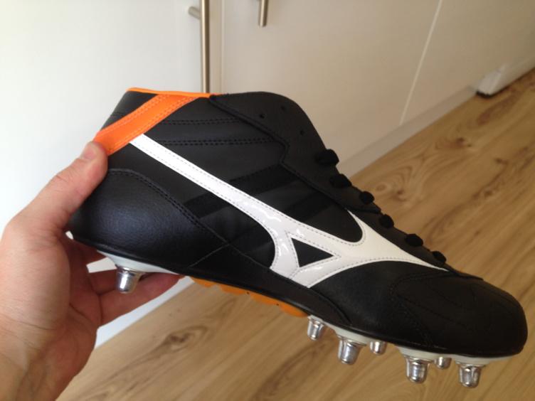 WiMRugby's tweet image. Only one man in world rugby still wears these! @JPRHooper @MizunoRugby #borisstankovich #midcuts #hardtotrackdown