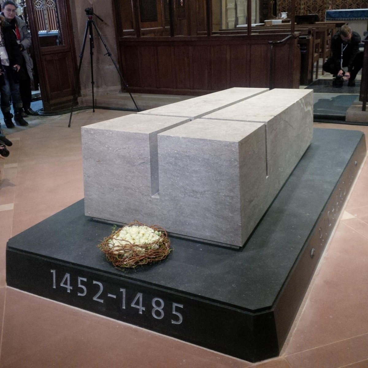 PatriciaTreble's tweet photo. How @vHH_Architects's tomb design for #Richard III came to life. Video by @alex_j_wright https://t.co/z0q6G638O1 http://t.co/PtCnwdH5mB