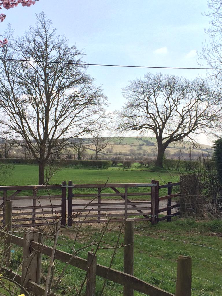NFSpilsby's tweet photo. Looking for Something with a view? How about this bungalow in Old Bolingbroke? Call 01790 755222 for further details. http://t.co/zZA0Y76ID3