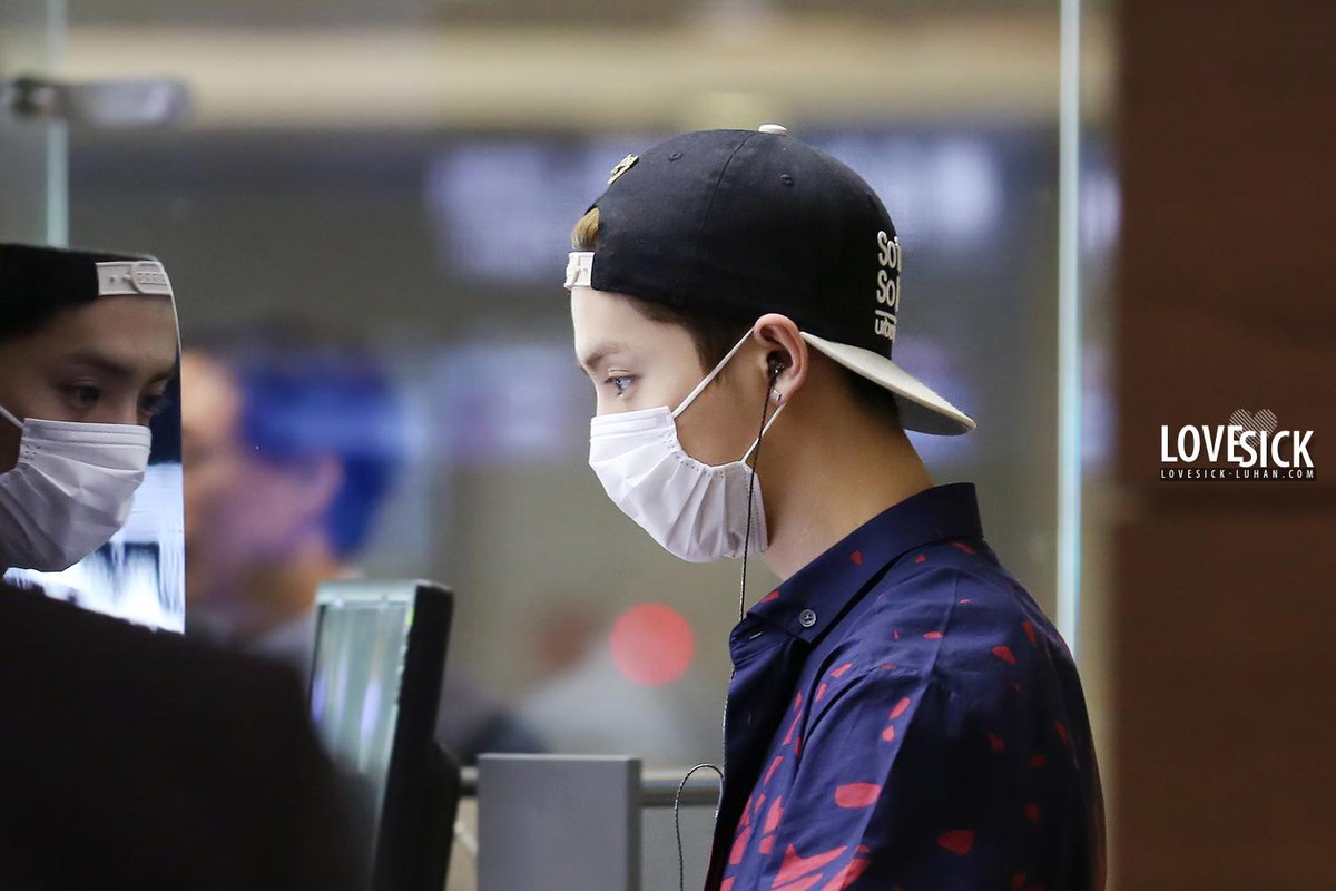 lovesick_luhan's tweet photo. D-6! 140512 상해공항 출국 &amp; 인천공항 입국 (11P) #루한 #luhan #LuhanBirthdaySeason 
http://t.co/Eck9yC04ET
(http://t.co/IDJzQ8NCJx) http://t.co/39WpAclAuj