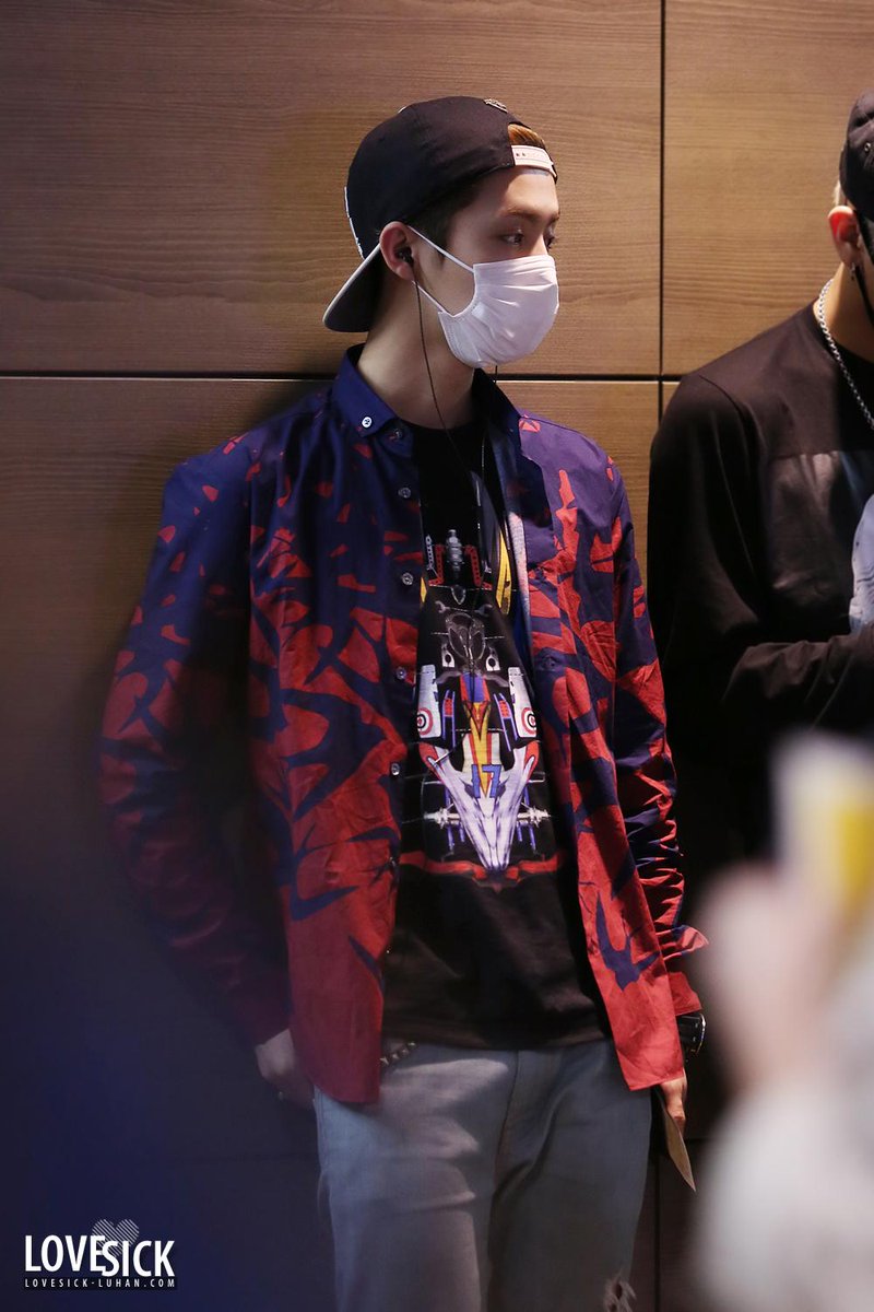 lovesick_luhan's tweet photo. D-6! 140512 상해공항 출국 &amp; 인천공항 입국 (11P) #루한 #luhan #LuhanBirthdaySeason 
http://t.co/Eck9yC04ET
(http://t.co/IDJzQ8NCJx) http://t.co/39WpAclAuj