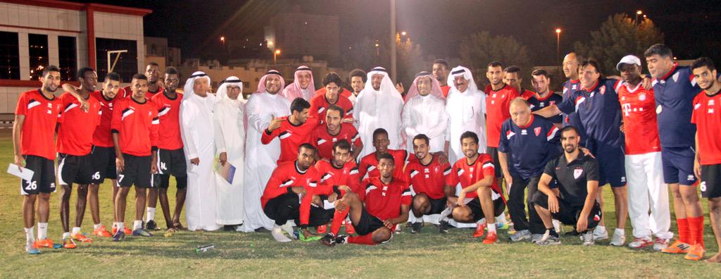alwehdaclub1's tweet photo. تحفيز الفرسان للقاء الباطن بتسليمهم مكافآت الفوز على النهضة المقدمة من الزويهري واللحياني http://t.co/Ot8lFYwYzZ