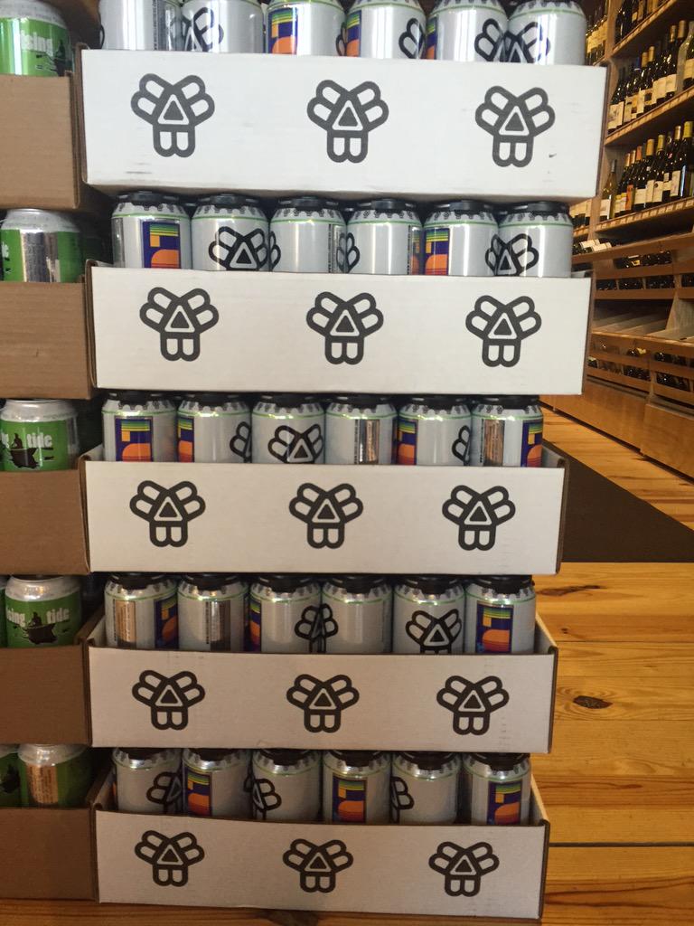 Oldportspirits's tweet photo. @BissellBrosBrew just dropped off 5 cases of #LUX so get it before its gone! #keepitlocal207 #Portland #maine #beer http://t.co/LBOKD2i2Fg