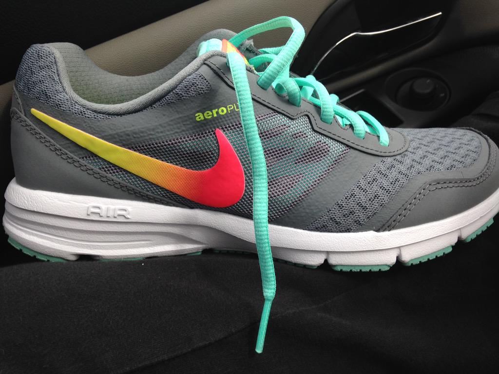 lexi_combs13's tweet photo. Got these for $40 today๐ #bestshopper http://t.co/NtwiGXmX49
