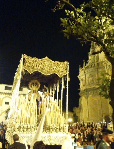 lacofradia8's tweet photo. Y a la 1 a.m., volveremos a redifundir en @8tvandalucia el Domingo de Ramos.
#Ssanta8 http://t.co/xIxE80F1HW