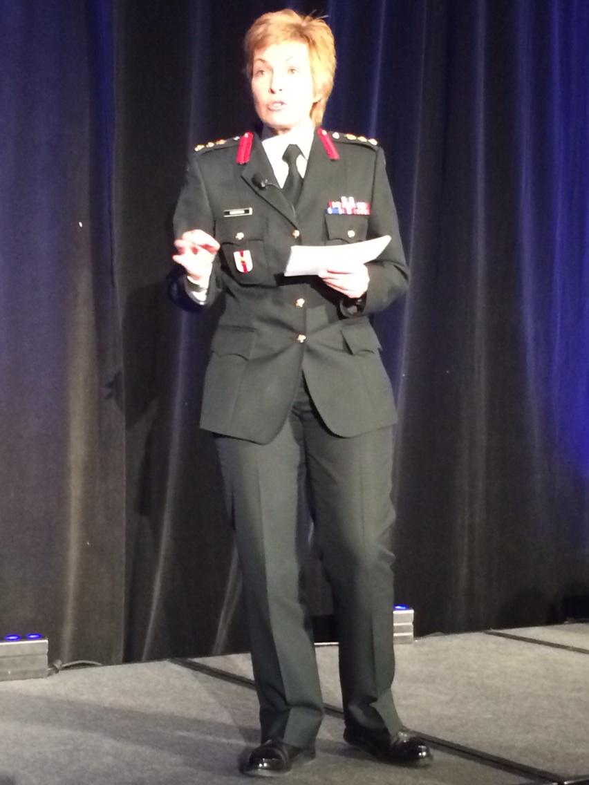 KarrelC's tweet photo. Allocution de colonel Jennie Carignan :  perspective intéressante des forces de l'armée #wxn100 http://t.co/ZObZlu2UNI