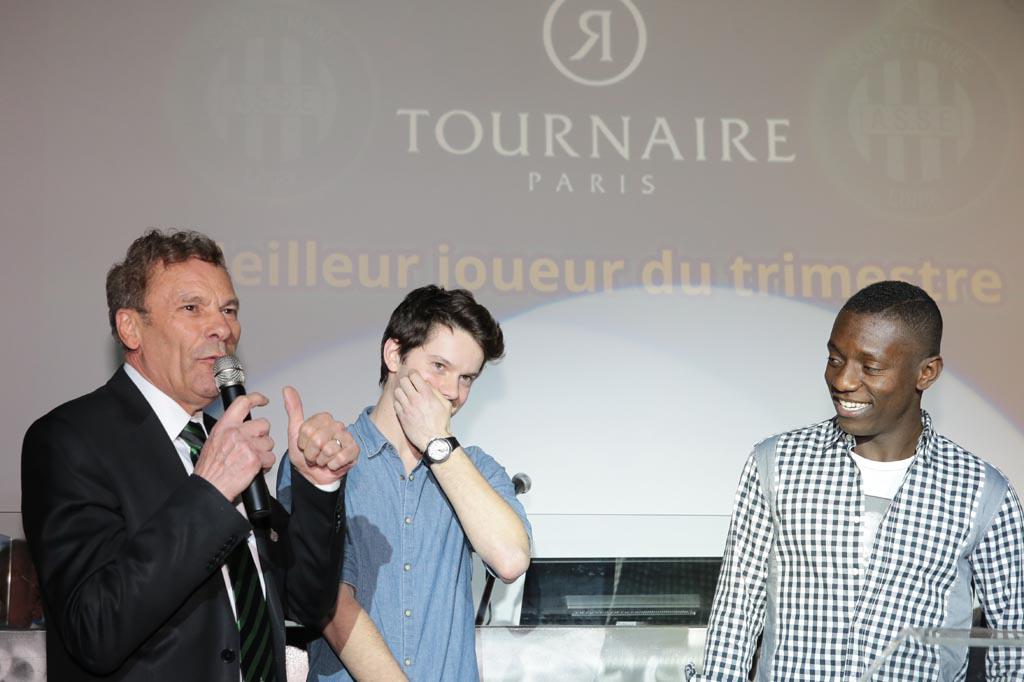 ASSEofficiel's tweet photo. Bravo à @maxigr04del vainqueur du trophée #Tournaire du meilleur joueur du 3e trimestre → http://t.co/Kfcftrrmai http://t.co/IJGagbkxM4