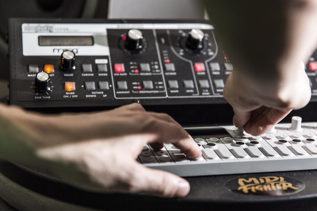 metchadnb's tweet photo. #octatrack #speedfilter #musicstudio http://t.co/2WpbsesowX