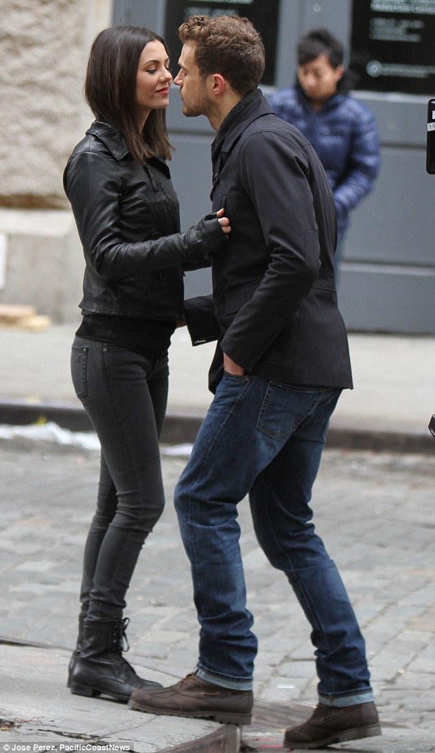 yumistw's tweet image. #WeWantFakingIt2B ,Tbm quero 2 Temp de Eye Candy .-.