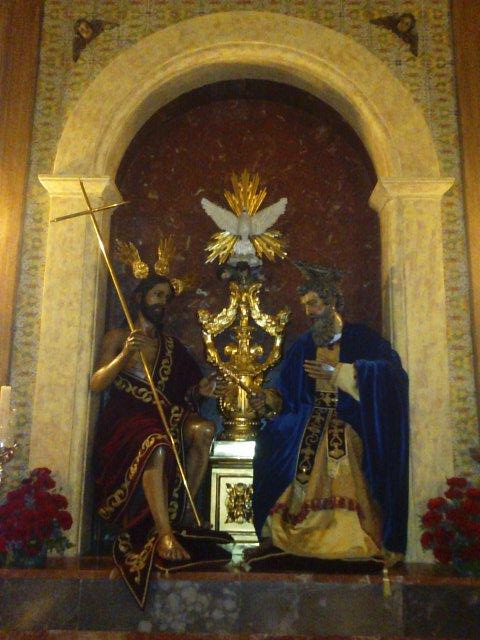 lacofradia8's tweet photo. En la @Hdad_Trinidad se pierde el Sábado Santo en el recuerdo. Las imágenes han vuelto ya a sus altares.
#Ssanta8 http://t.co/9VRxUAnIUh