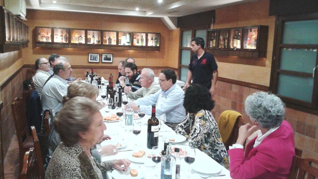 CasaPascualillo's tweet photo. Disfrutando de @manologoszgz en #bartes http://t.co/95sC1NYmil
