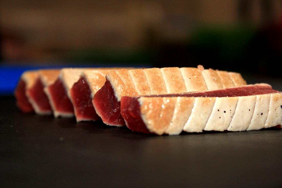 riceandtapas's tweet photo. El TATAKI de atún RITA, una autentica delicia! :) http://t.co/0PX9q7FIhn