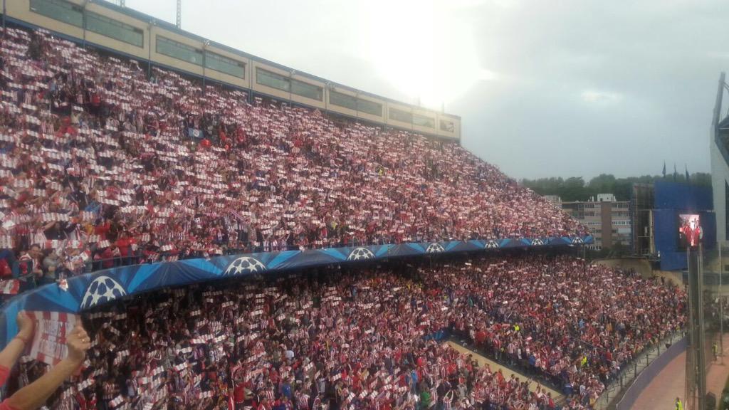 EAFIFAWORLDES's tweet photo. El @realmadrid ha dominado la primera mitad pero no hay nada escrito. ¿Cómo veis el encuentro? ;) http://t.co/GyMP380Tq3