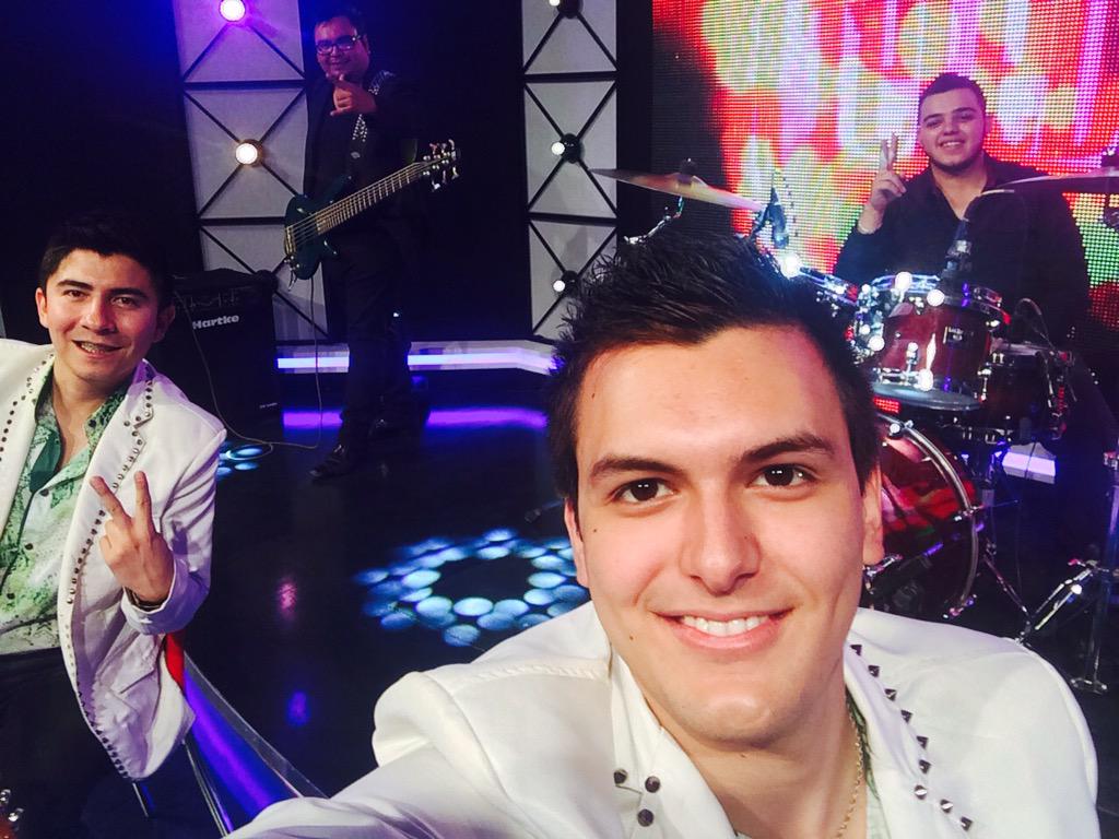 TelevisaSON's tweet photo. @PardeAsesMex los saluda desde los estudios de @HMOTelevisa; están #EnVivo en @Teledicion por canal 12 http://t.co/MHU0hPWjxE