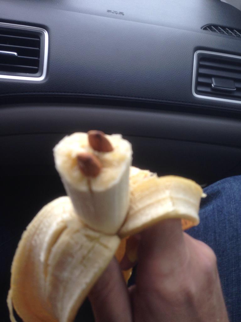 SeanAAnderson's tweet photo. I highly recommend stuffing your banana with almonds. Delicious. #creativesnacking http://t.co/1phal7eWS4