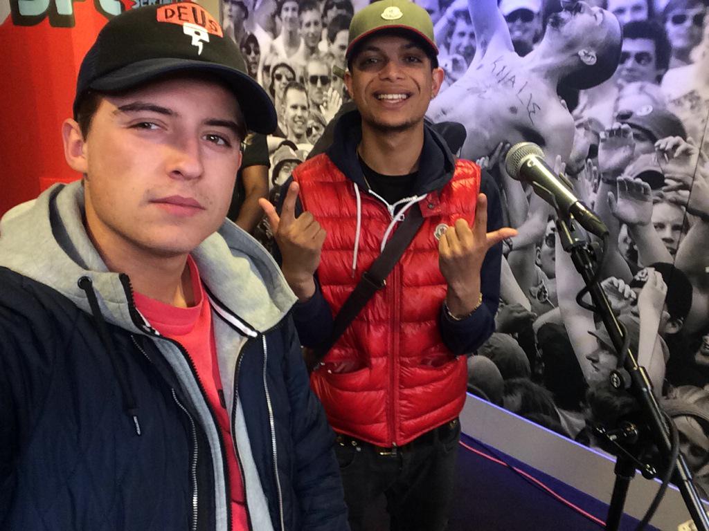 LilKleine's tweet photo. We zijn bij 3FM TUNE IN! #zegdatniet http://t.co/pIutaJoxe1