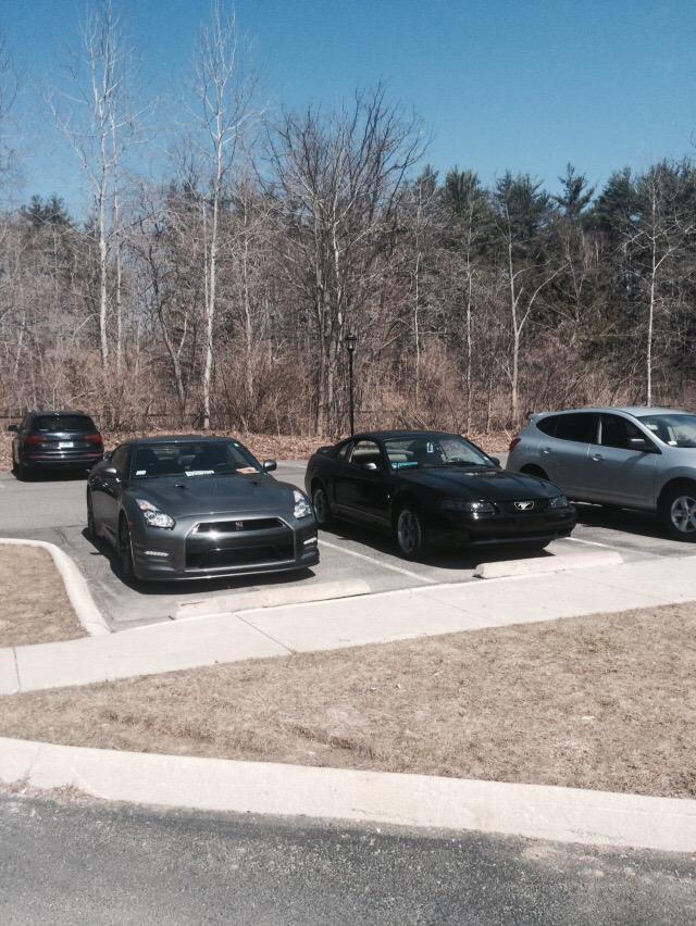 00stangs's tweet photo. Mustang and a GT-R 😍 #00stangs #mustang #GTR #cars http://t.co/lQOAJQrgx5