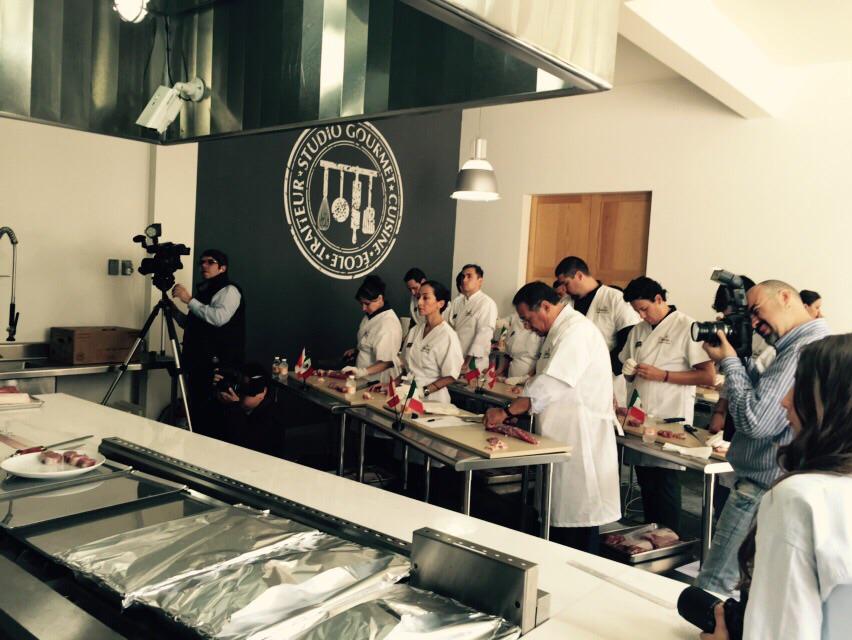 CANADABEEFMEX's tweet image. @CANADABEEFMEX y #canadapork Seminario Trade Dry Aged Beef en México #canadianmeat #LoveCDNbeef #ExperienceCDNbeef