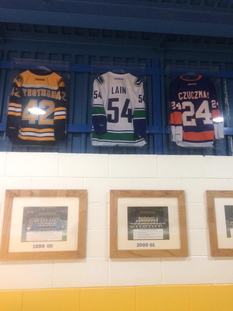 lakerhockey's tweet photo. The newest additions to Taffy Abel Arena @Ztrotman4 @klain19 @GoToCzucz #cawlidgehawkey http://t.co/HNY5pOAYLB